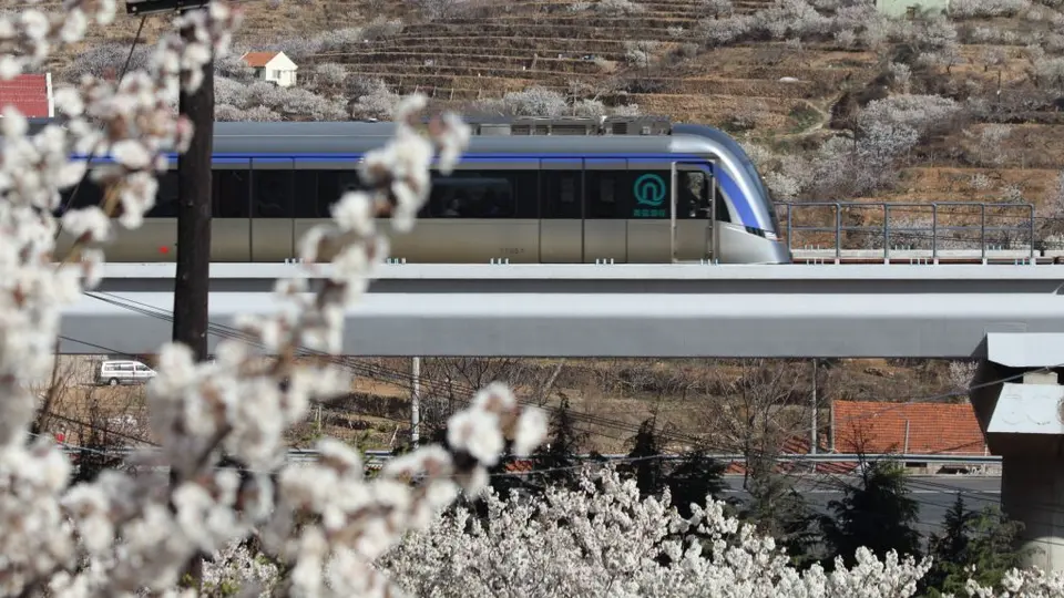 [最美的风景在路上] 开往春天的列车 Train to Spring